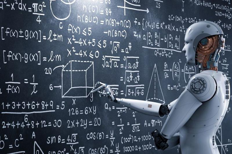 Robot realizando cálculos en pizarra
