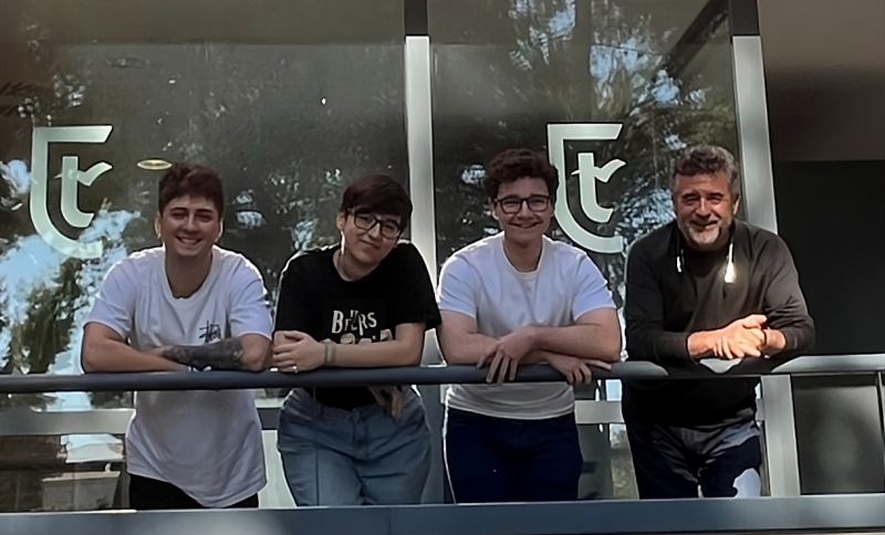 Alumnos: Víctor Hervás, Ariadna López, Andrés Montes. Profesor: José A. Ureta (JAUS) alumnos-colegio-tajamar